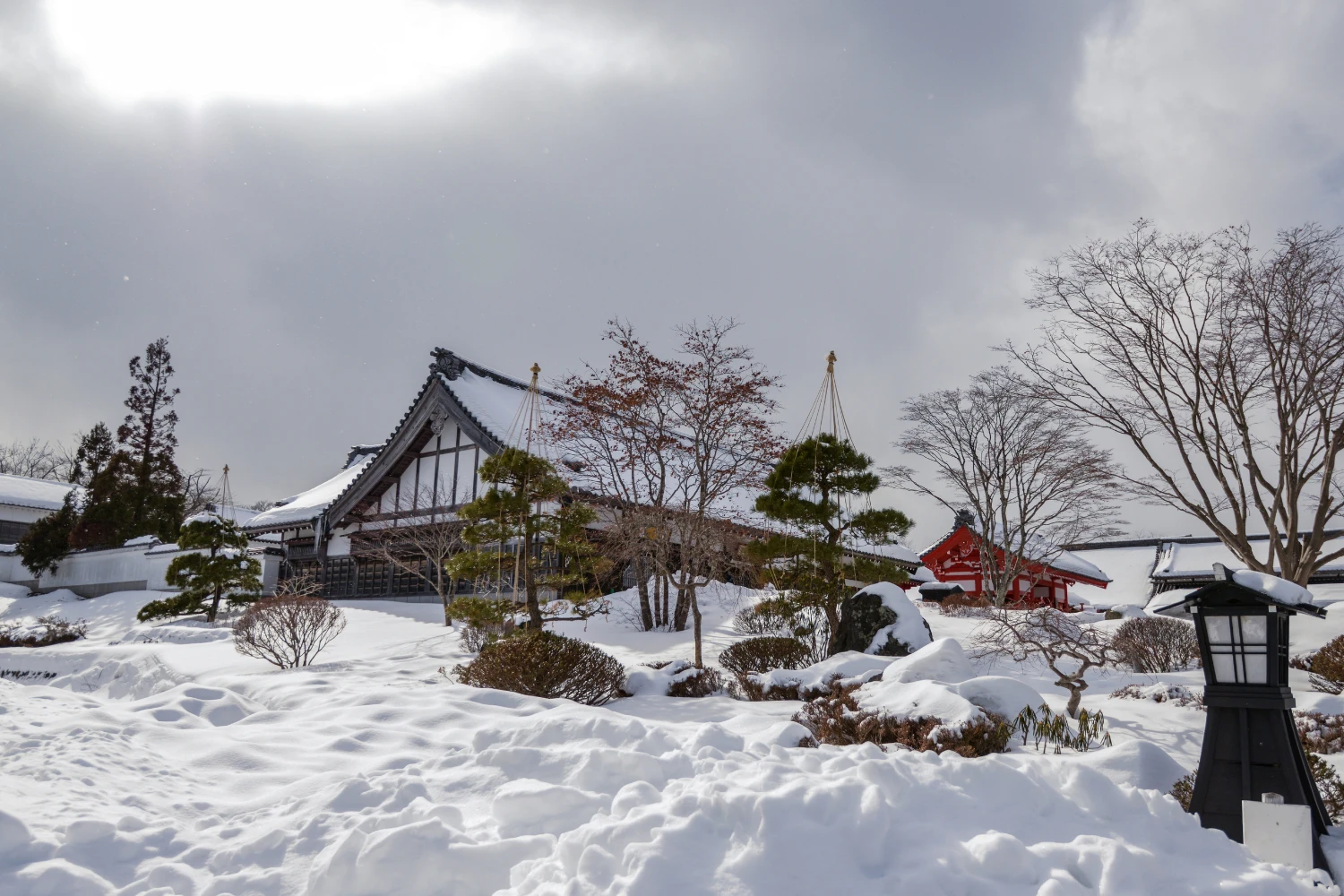 ski season in japan