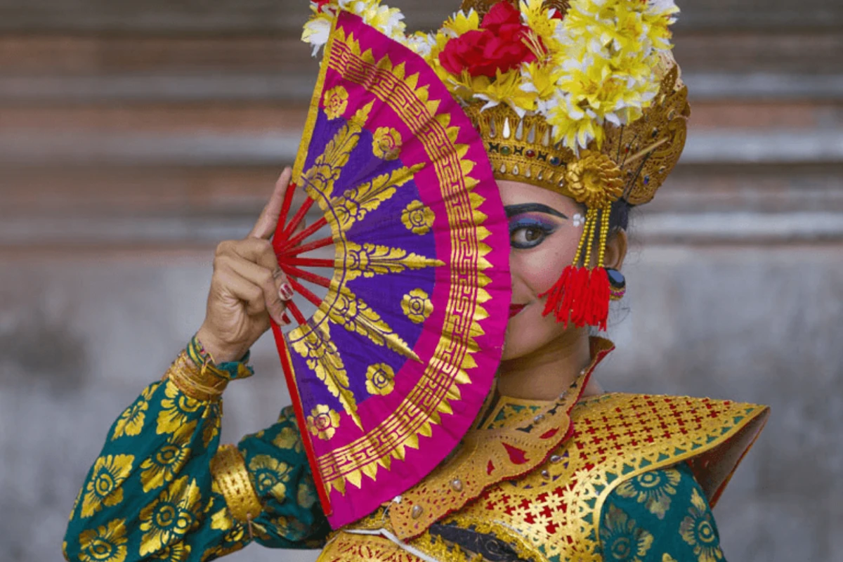 traditional bali dancer